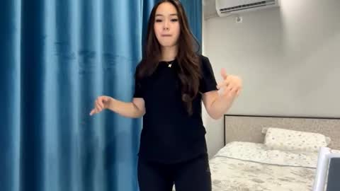 Amina online show from November 12, 2:39 pm