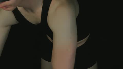 Snapshot of wipwips chatting on September 21, 6:04 am KiwiFruit89 online show from September 21, 6:04 am