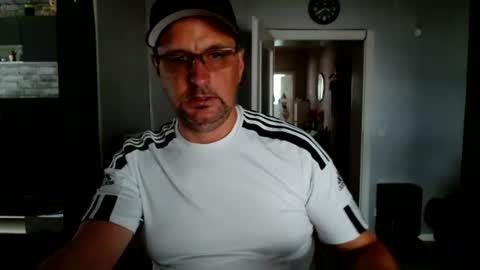 Snapshot of wirzwei8883 chatting on July 14, 1:39 pm Dirty online show from July 14, 1:39 pm