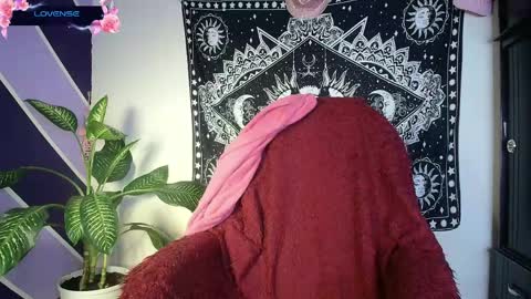 ig WitchDivinne online show from April 28, 7:52 pm