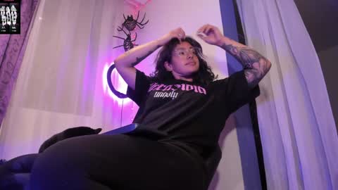 Snapshot of witchofhearts chatting on December 27, 12:07 am     Luna Violeta  A r t i s t  online show from December 27, 12:07 am