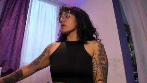 Snapshot of witchofhearts chatting on December 27, 10:48 pm     Luna Violeta  A r t i s t  online show from December 27, 10:48 pm