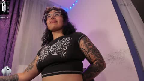 Snapshot of witchofhearts chatting on January 3, 5:39 am     Luna Violeta  A r t i s t  online show from January 3, 5:39 am