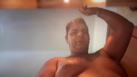 Snapshot of witebull83 chatting on April 5, 2:14 pm Witebull online show from April 5, 2:14 pm