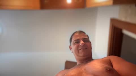Snapshot of witebull83 chatting on April 10, 10:20 am Witebull online show from April 10, 10:20 am