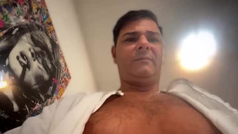 Snapshot of witebull83 chatting on April 19, 10:03 am Witebull online show from April 19, 10:03 am