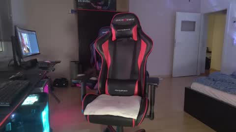 Snapshot of wizzman2442 chatting on February 25, 5:41 am wizzman2442 online show from February 25, 5:41 am