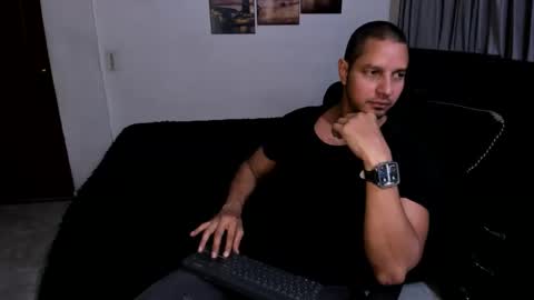 Snapshot of wncmodels chatting on November 22, 4:11 am Magnus Dark independent model online show from November 22, 4:11 am