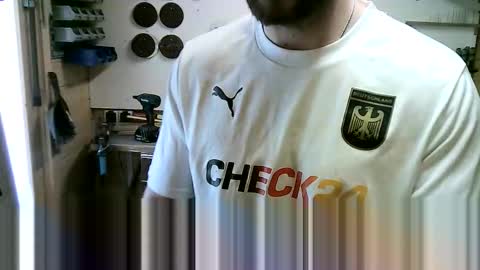 Snapshot of wolf021221 chatting on September 13, 10:37 am wolf021221 online show from September 13, 10:37 am