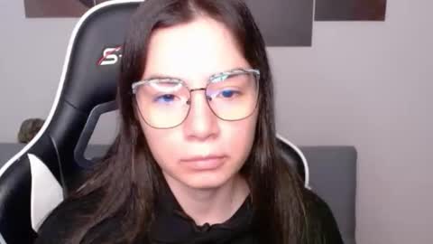 Snapshot of wolfs_daughter chatting on May 12, 2:19 am Alex online show from May 12, 2:19 am