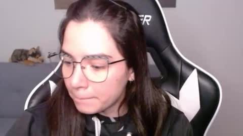 Snapshot of wolfs_daughter chatting on May 18, 4:07 am Alex online show from May 18, 4:07 am
