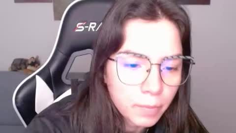 Snapshot of wolfs_daughter chatting on May 19, 1:56 am Alex online show from May 19, 1:56 am