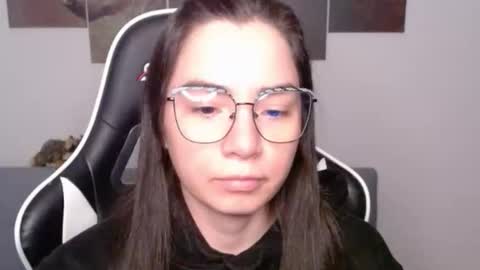 Snapshot of wolfs_daughter chatting on June 8, 1:39 am Alex online show from June 8, 1:39 am