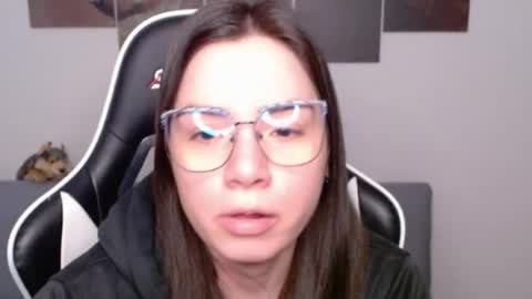 Snapshot of wolfs_daughter chatting on July 1, 2:13 am Alex online show from July 1, 2:13 am