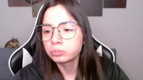 Snapshot of wolfs_daughter chatting on July 2, 2:22 am Alex online show from July 2, 2:22 am