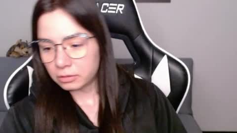 Snapshot of wolfs_daughter chatting on July 2, 3:23 am Alex online show from July 2, 3:23 am