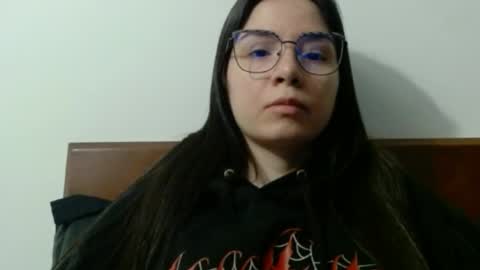 Snapshot of wolfs_daughter chatting on August 2, 1:26 am Alex online show from August 2, 1:26 am