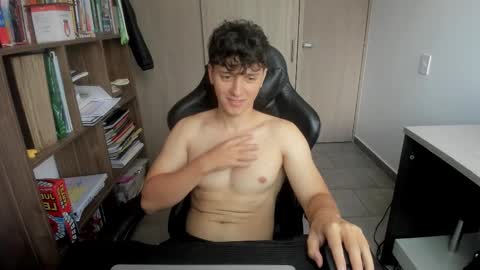 Snapshot of wolker_allan chatting on January 9, 2:31 pm wolker_allan online show from January 9, 2:31 pm