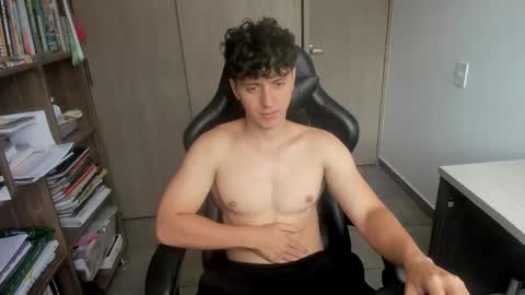 Snapshot of wolker_allan chatting on January 16, 5:17 pm wolker_allan online show from January 16, 5:17 pm