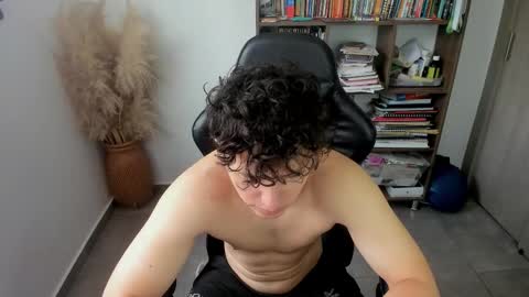 Snapshot of wolker_allan chatting on February 9, 4:22 pm wolker_allan online show from February 9, 4:22 pm