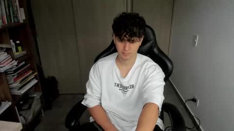 Snapshot of wolker_allan chatting on February 18, 1:51 pm wolker_allan online show from February 18, 1:51 pm