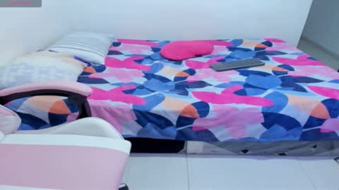 Snapshot of woman_rosse chatting on December 16, 6:24 pm woman_rosse online show from December 16, 6:24 pm