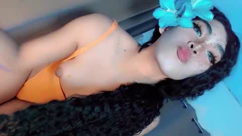 Snapshot of womanoflove chatting on December 25, 4:32 pm Jexie online show from December 25, 4:32 pm