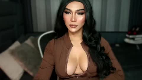 Julia online show from November 29, 1:19 am