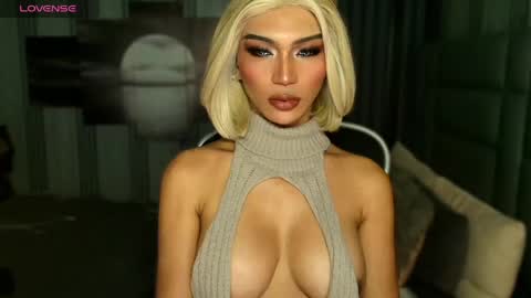 Julia online show from May 1, 3:33 am