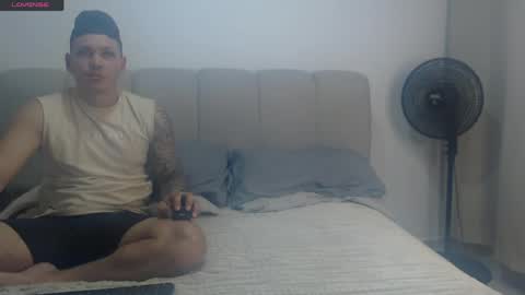 Snapshot of wondercouplexxx chatting on May 8, 4:40 am Sofia And Thomas online show from May 8, 4:40 am