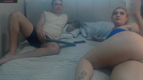 Snapshot of wondercouplexxx chatting on May 15, 4:30 am Sofia And Thomas online show from May 15, 4:30 am