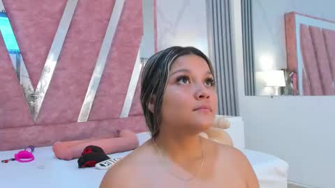 wonderkloe_ online show from March 1, 1:40 am