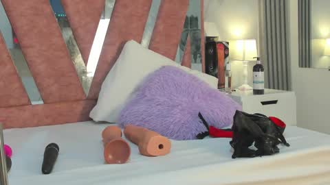 wonderkloe_ online show from March 1, 7:49 pm