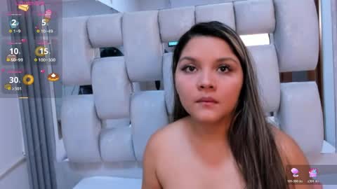 Snapshot of wonderkloe_ chatting on May 17, 2:35 pm wonderkloe_ online show from May 17, 2:35 pm