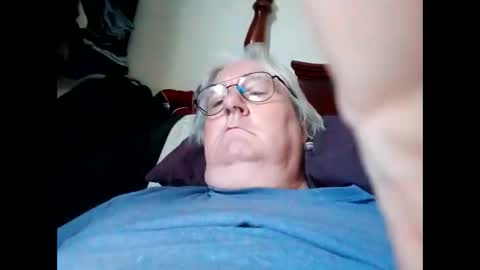 Snapshot of woodpecker115 chatting on February 21, 5:09 pm woodpecker115 online show from February 21, 5:09 pm