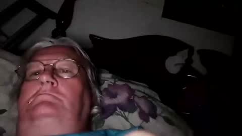 Snapshot of woodpecker115 chatting on November 22, 10:03 am woodpecker115 online show from November 22, 10:03 am