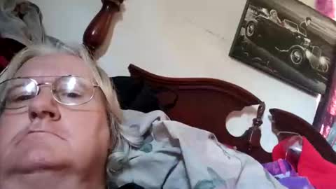 Snapshot of woodpecker115 chatting on December 20, 6:37 pm woodpecker115 online show from December 20, 6:37 pm