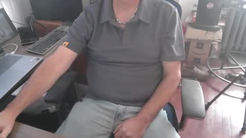 Snapshot of woodworker6473 chatting on December 21, 3:19 pm woodworker6473 online show from December 21, 3:19 pm