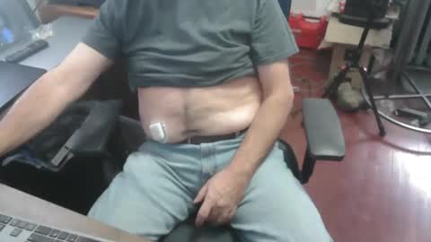 Snapshot of woodworker6473 chatting on January 5, 6:33 pm woodworker6473 online show from January 5, 6:33 pm