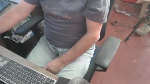 Snapshot of woodworker6473 chatting on January 13, 1:38 pm woodworker6473 online show from January 13, 1:38 pm