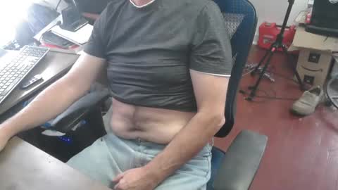 Snapshot of woodworker6473 chatting on February 3, 3:39 pm woodworker6473 online show from February 3, 3:39 pm