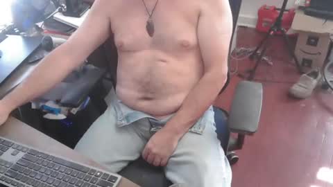 Snapshot of woodworker6473 chatting on February 5, 3:27 pm woodworker6473 online show from February 5, 3:27 pm