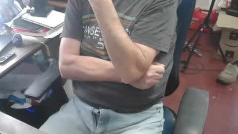 Snapshot of woodworker6473 chatting on February 6, 2:09 pm woodworker6473 online show from February 6, 2:09 pm