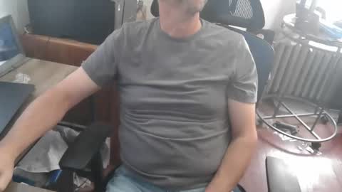 Snapshot of woodworker6473 chatting on February 26, 1:43 pm woodworker6473 online show from February 26, 1:43 pm