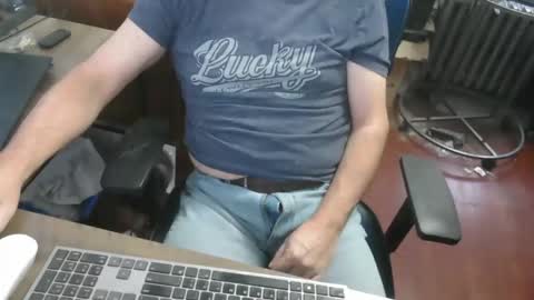 Snapshot of woodworker6473 chatting on March 3, 2:12 pm woodworker6473 online show from March 3, 2:12 pm