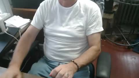 Snapshot of woodworker6473 chatting on July 6, 7:27 pm woodworker6473 online show from July 6, 7:27 pm