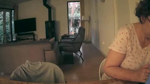 Snapshot of woodwurm chatting on December 1, 7:13 am woodwurm and Snoeske online show from December 1, 7:13 am