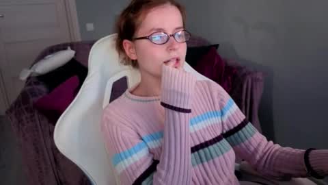 Snapshot of wow_luvng chatting on September 21, 1:57 pm Rebecy online show from September 21, 1:57 pm