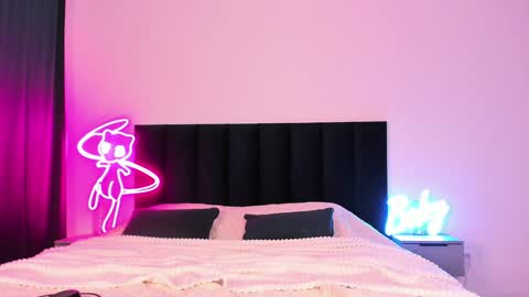 Emi online show from December 19, 8:23 am