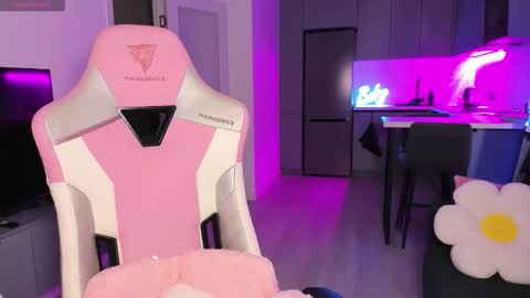 Emi online show from September 29, 5:07 pm